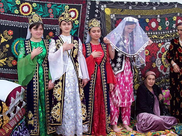 Таджикская национальная женская одежда