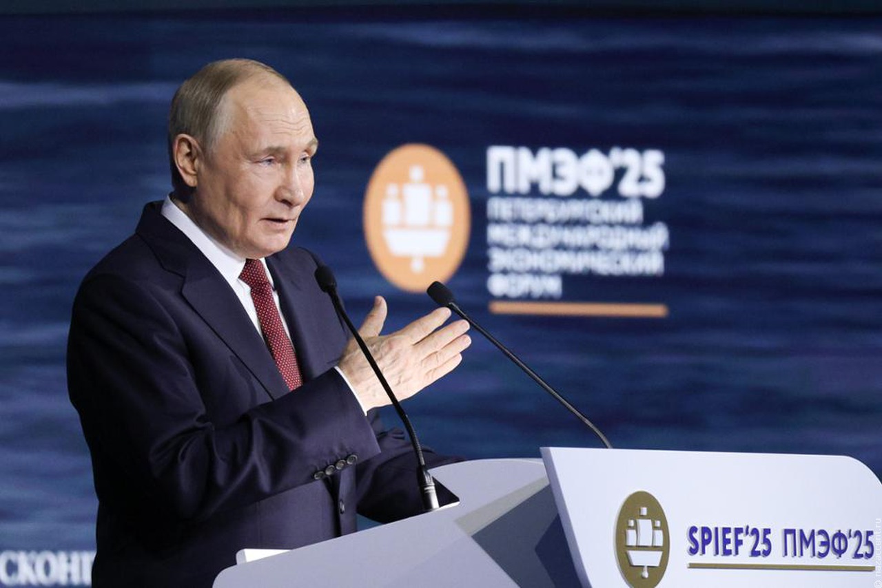 Владимир Путин: Воплощение нашей самобытности - храмы, усадьбы и другие объекты культурного наследия