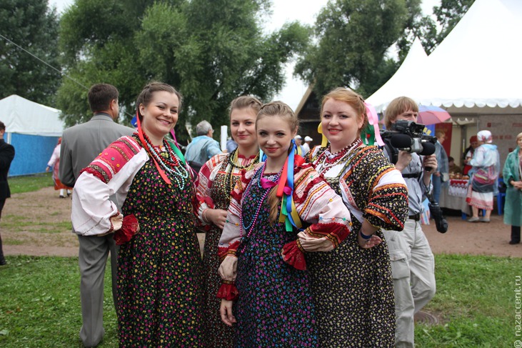 Выступления фольклорных коллективов на "Русском поле" - Национальный акцент