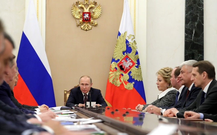 Путин призвал защитить российские границы от экстремистов и нелегалов