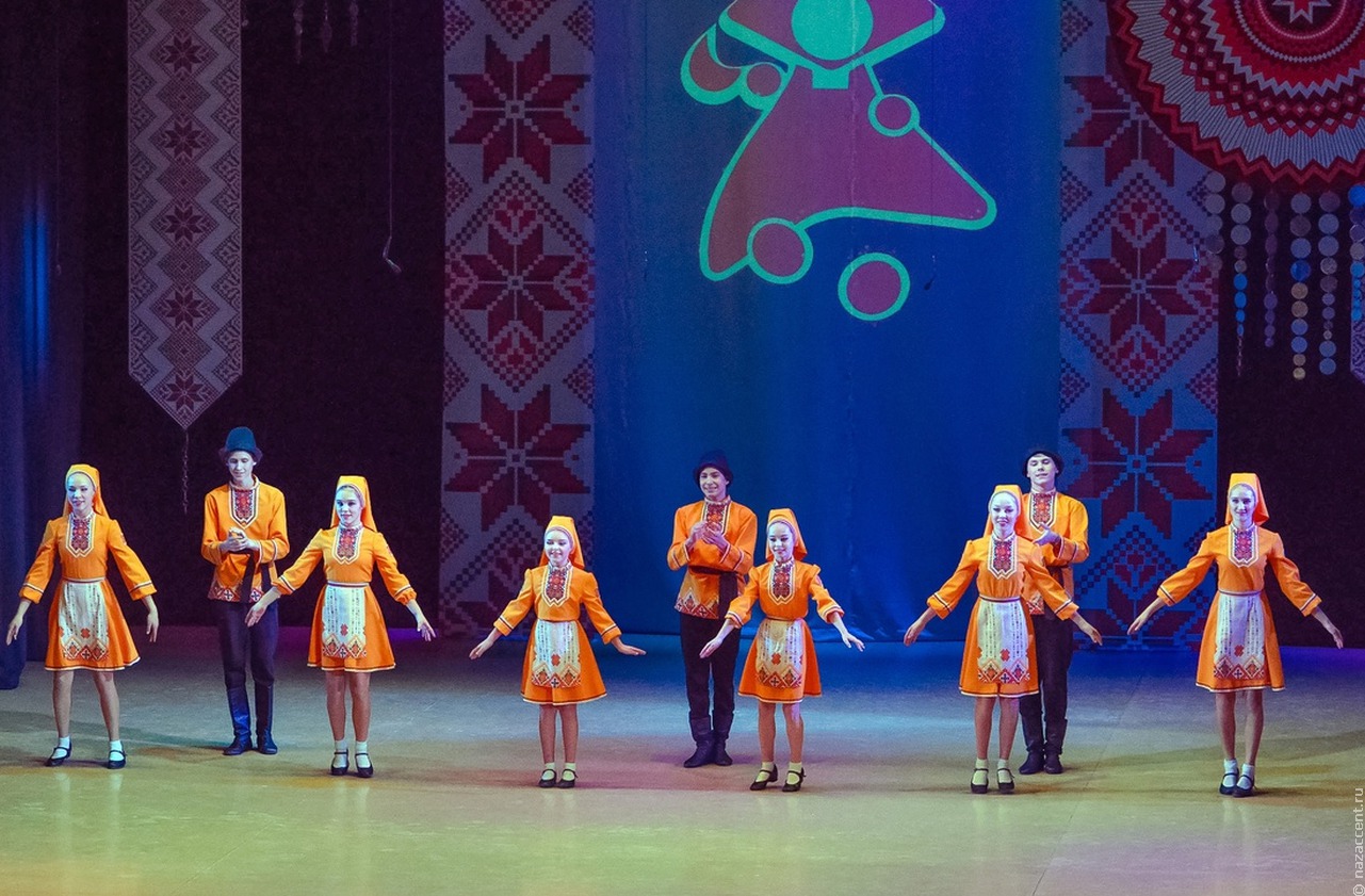 Более 300 танцоров выступили на фестивале народного танца в Сарапуле