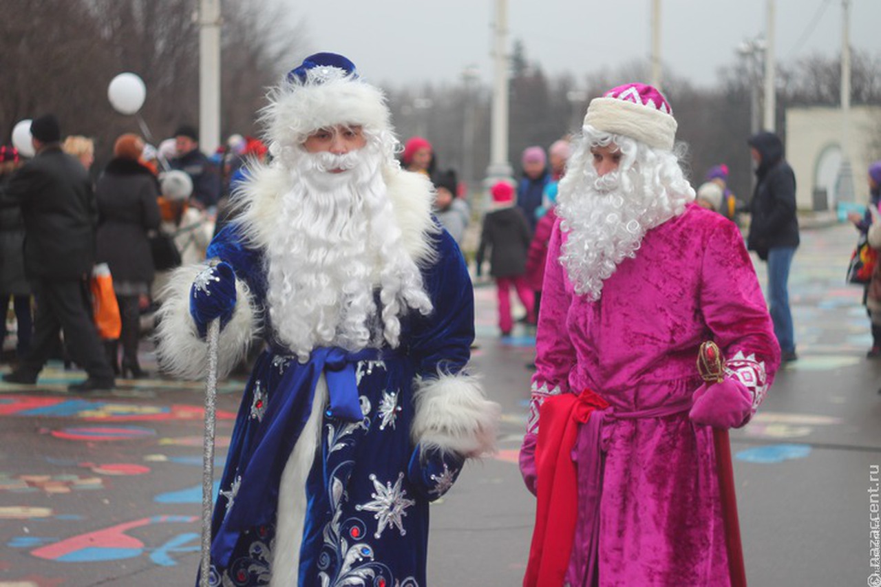 В 16 городах России установят новогодние елки, украшенные изделиями народных промыслов