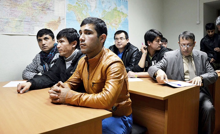 Адаптация мигрантов войдёт в перечень общественно полезных услуг