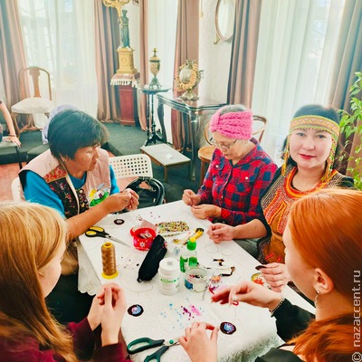 В преддверии Дня народного единства эвенки Улан-Удэ провели мастер-класс по бисерной вышивке талисмана "Дылачакан"