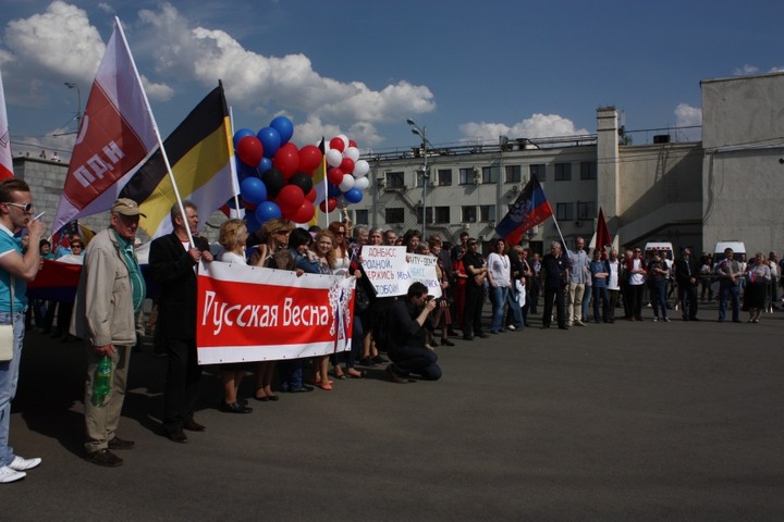 У Крымского моста в Москве прошла акция в поддержку русского движения на Украине