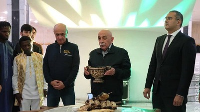 За одним столом