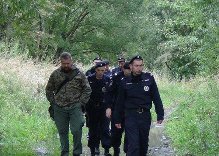 Приехавшие предотвращать погромы полицейские приняли участие в спортивных сборах националистов