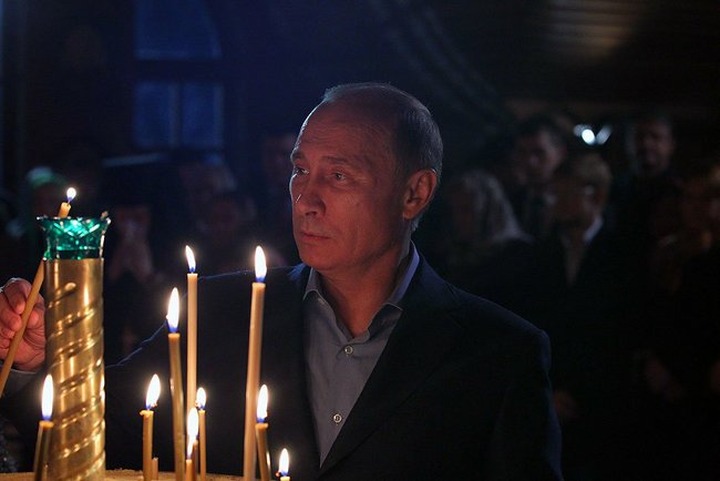 Путин рассказал о роли православной церкви в создании межнационального мира и своем тайном крещении