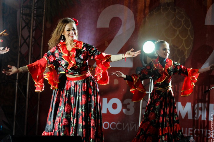 Фестиваль Дедов Морозов на ВДНХ - Национальный акцент