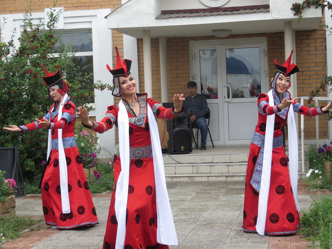 В Бурятии создадут цифровые копии бурятских костюмов