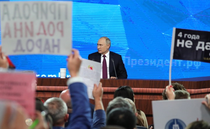 Путин: Россия не поддерживает политику "растаскивания русского и украинского народов"