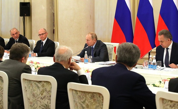 Путин предложил вносить граждан в систему учета коренных по месту жительства