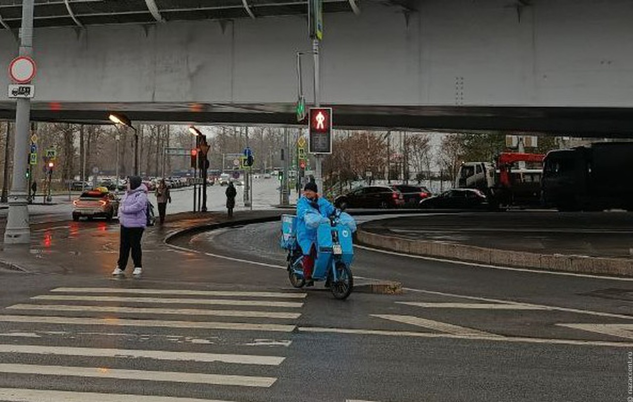 В Югре мигрантам запретили ловить рыбу и доставлять продукты