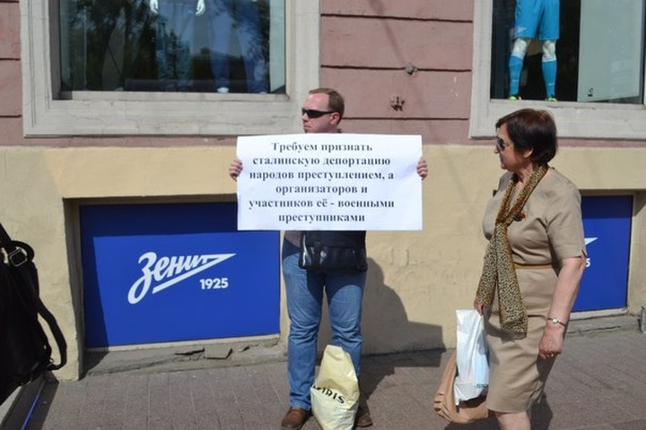 Участника пикета в память о депортации крымских татар в Петербурге ранил прохожий