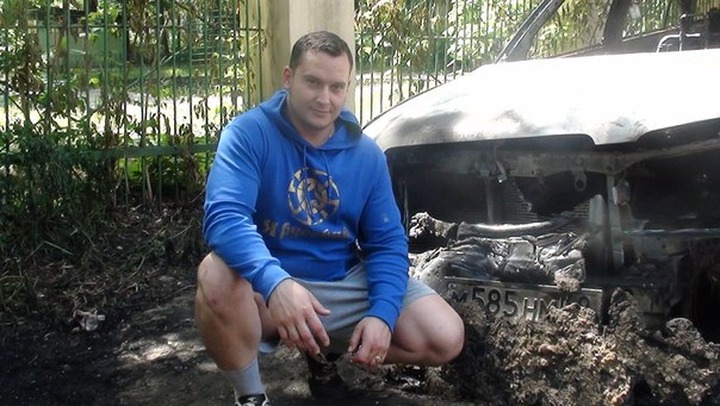 В Твери сожгли машину организатора схода, прошедшего после драки русских и азербайджанцев