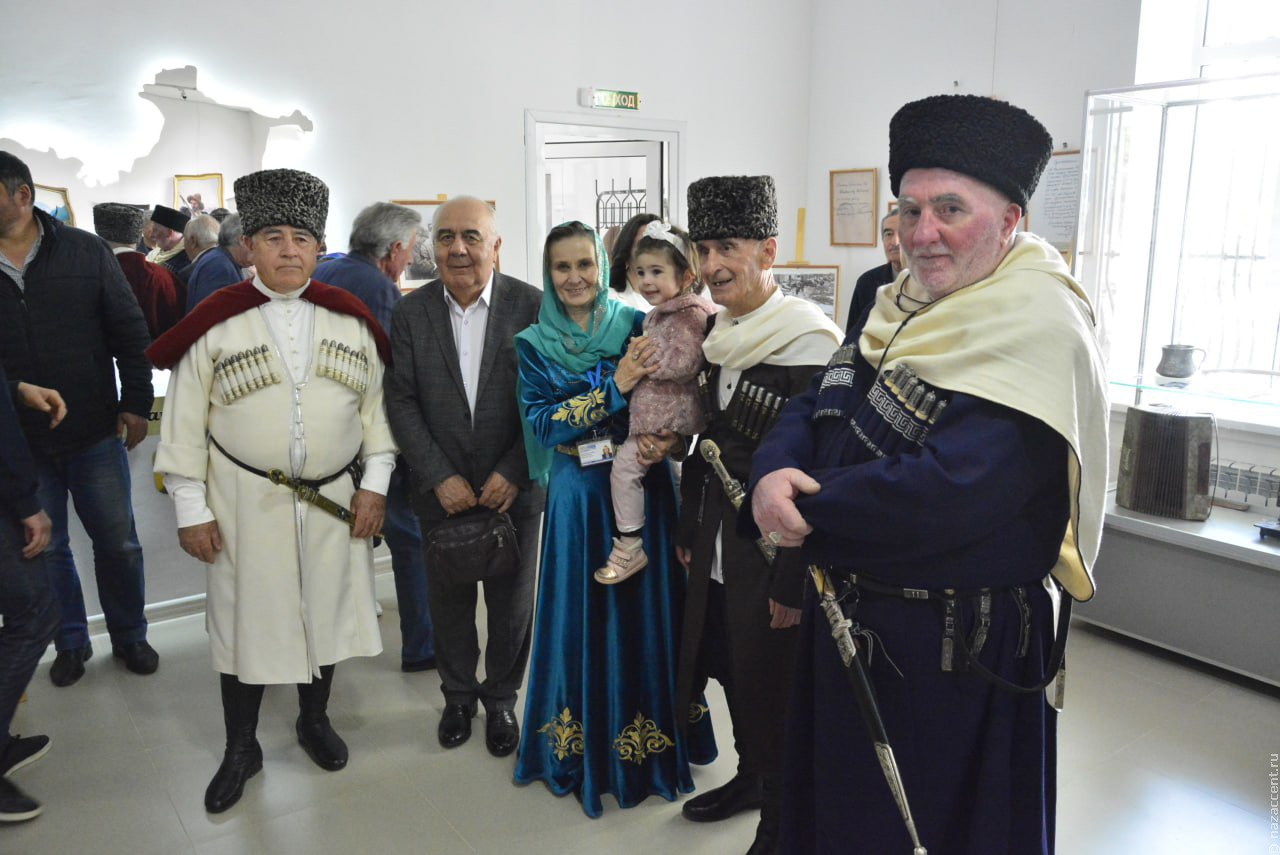 День возрождения карачаевского народа отметили в КЧР
