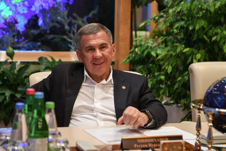 Минниханов призвал семьи общаться на татарском языке для его сохранения