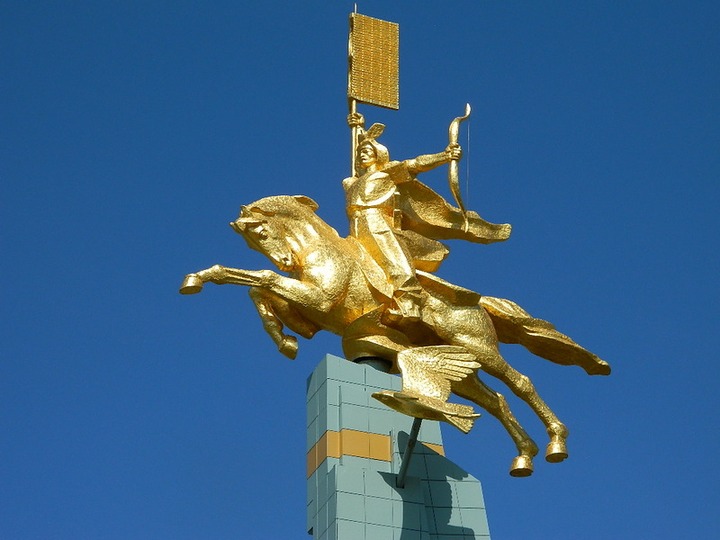 В Элисте впервые показали театрализованную постановку эпоса "Джангар"