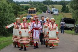 Чуваши и марийцы народы. Марийцы чуваши и мордва. Костюм Нижегородской мордва эрзя. Марийский национальный костюм Мордовский. Мордва эрзяне.