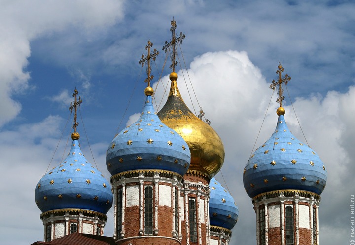 Патриарх Кирилл: верующие не могут заразиться коронавирусом во время причастия
