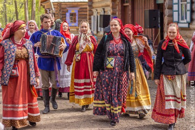 В нижегородском этнопарке "Щелоковский Хутор" с размахом отметили Красную горку