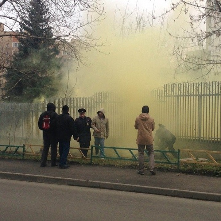 Нацболы провели акцию у посольства Польши в ответ на погромы националистов в Варшаве