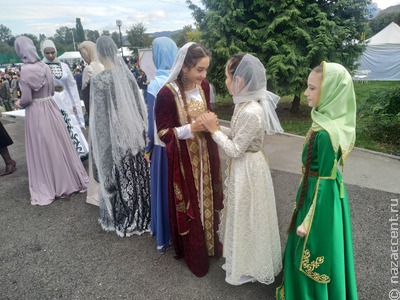 Во Владикавказе фестиваль этнического костюма "опоясал" дизайнеров со всей страны