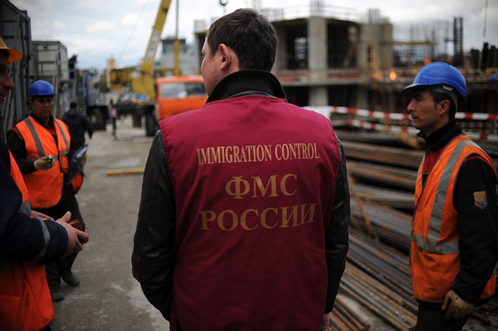 Антимигрантские рейды будут проводить каждую пятницу