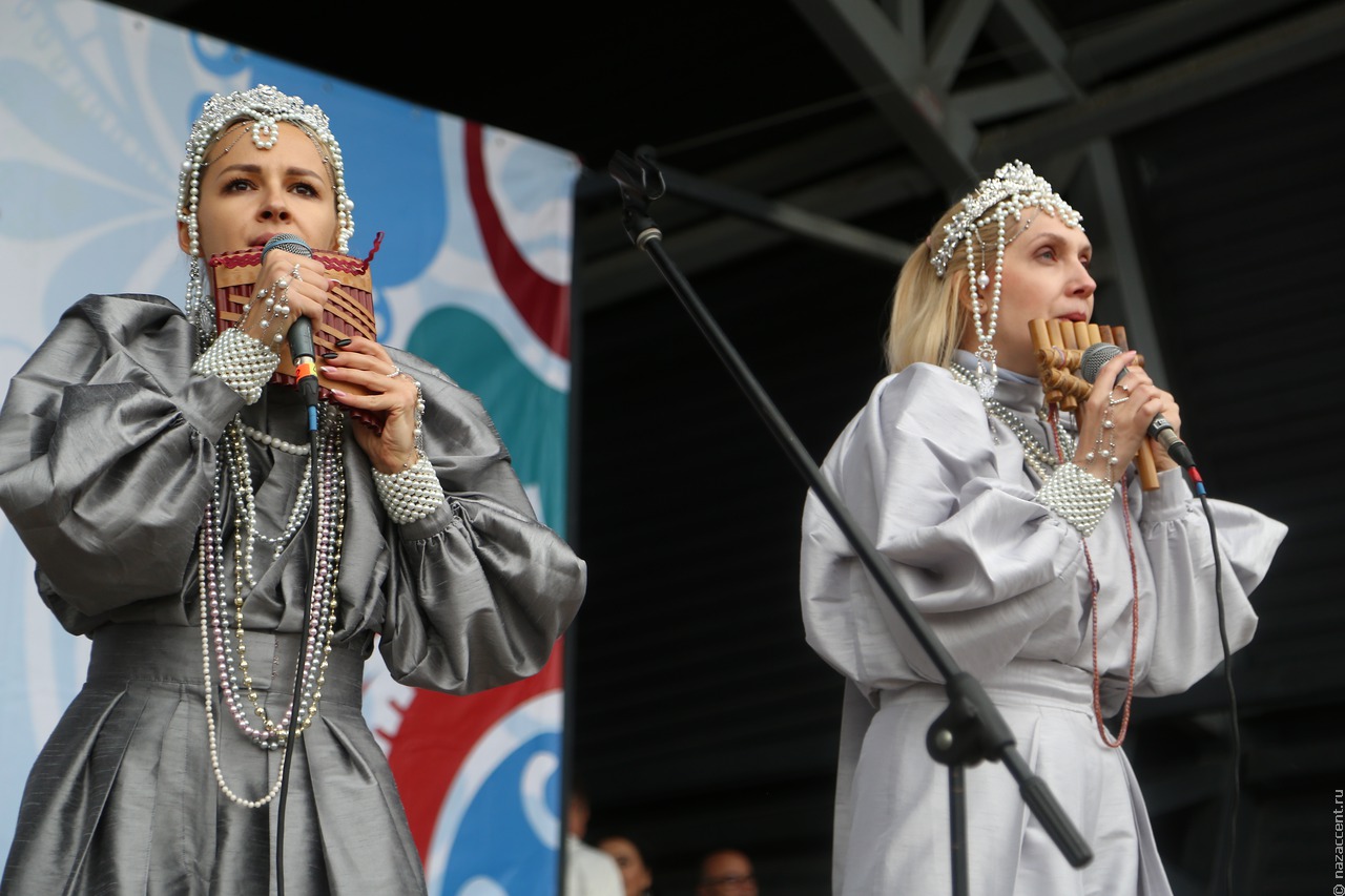 Финалисты проекта "Звук Евразии" на Дне национального костюма в Уфе