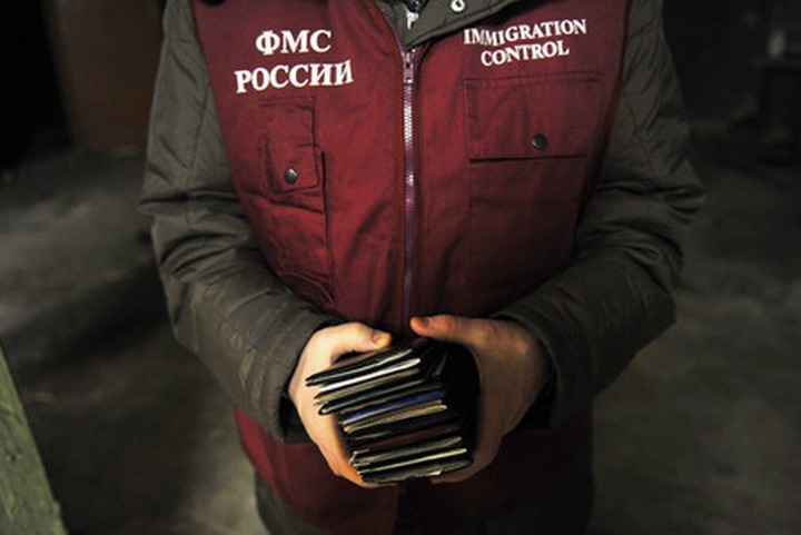 Россия запретит въезд в страну на 10 лет миллиону нелегалов