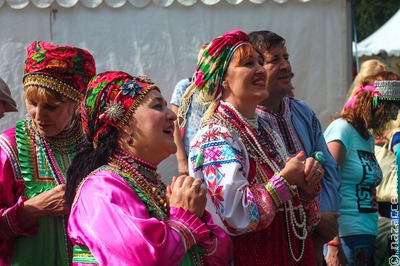 Дегустация и борьба на поясах: в Мордовии отметили праздник "Акша келу"