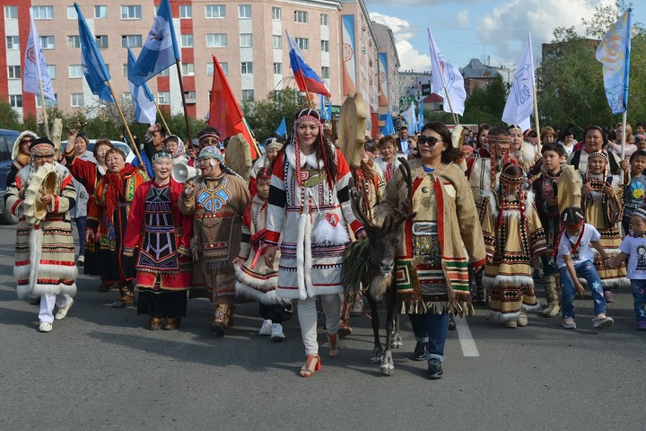 Шествие в национальных костюмах прошло в День коренных народов на Таймыре