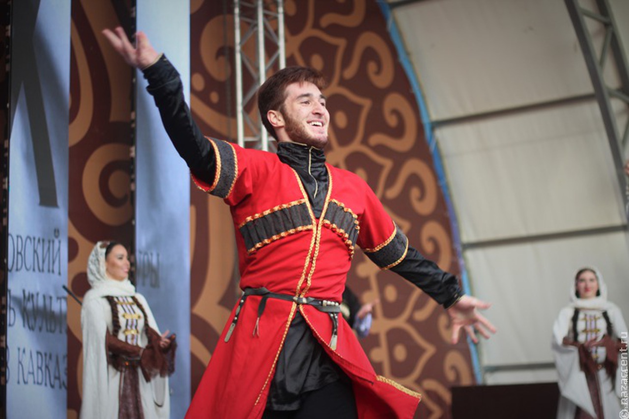 Чеченские и дагестанские танцоры выступят во Вьетнаме и странах Африки