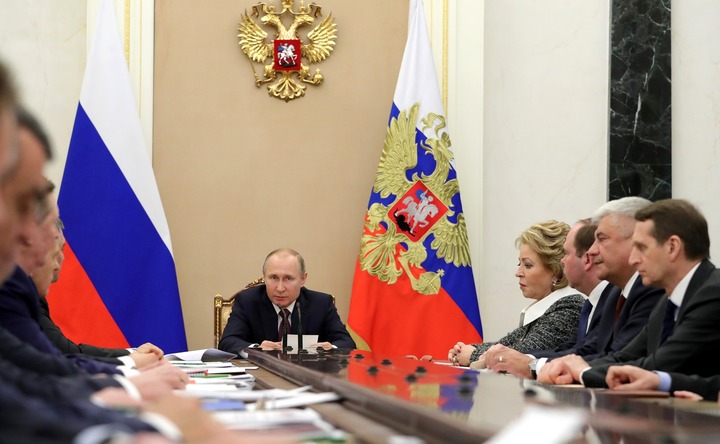Путин призвал защитить российские границы от экстремистов и нелегалов