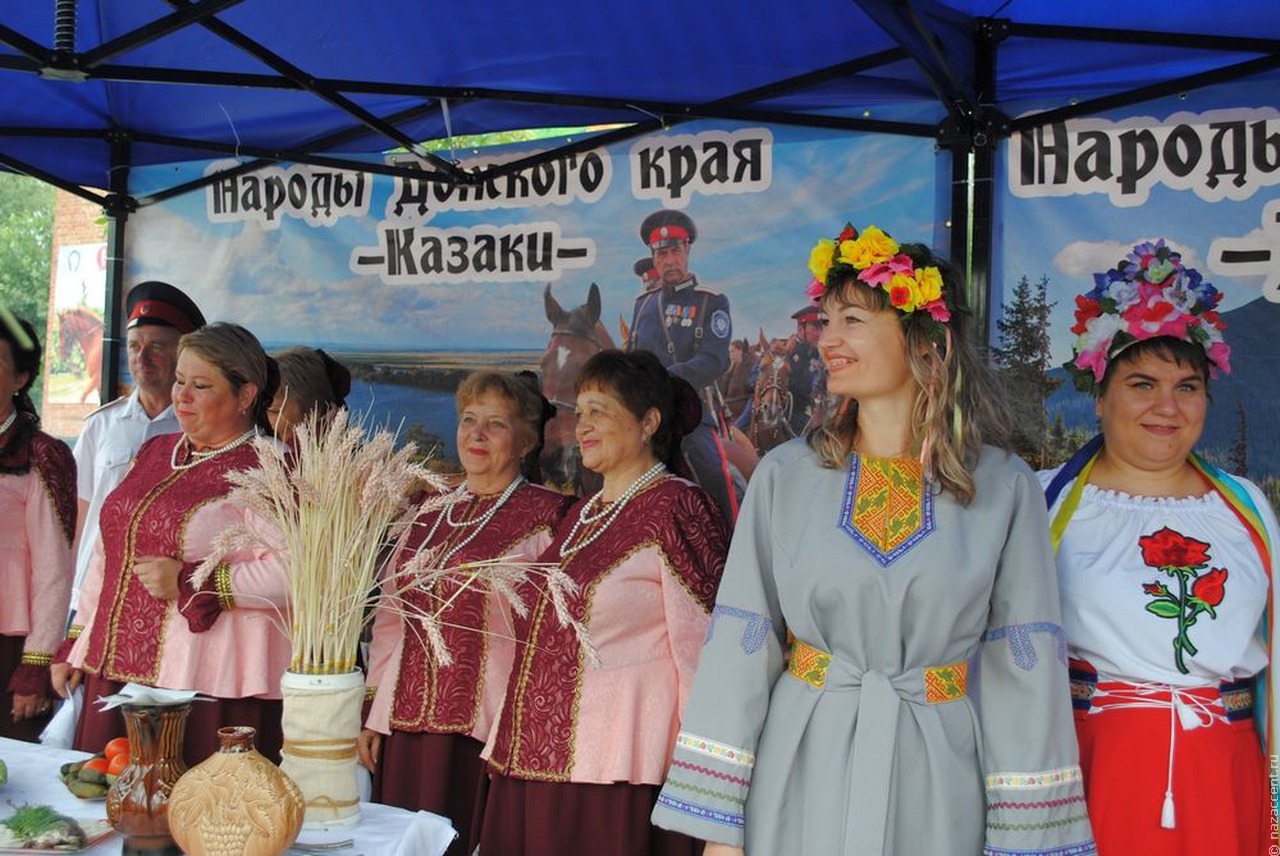 Гости казачьего фестиваля в Ростовской области научатся фланкировке шашкой и катанию на лошади