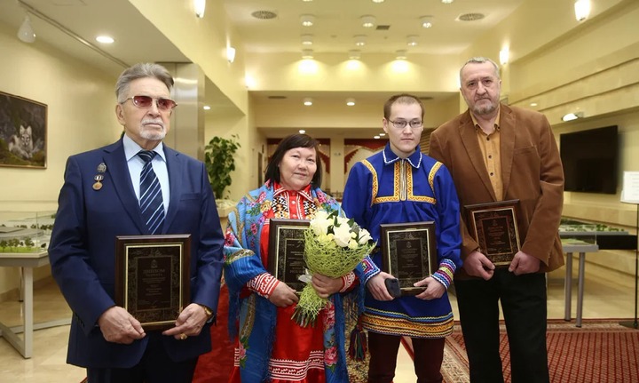 Автора книги о семье хантов в годы войны наградили премией губернатора Ямала