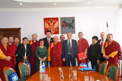 Губернатор Иркутской области встретился с буддистами 
