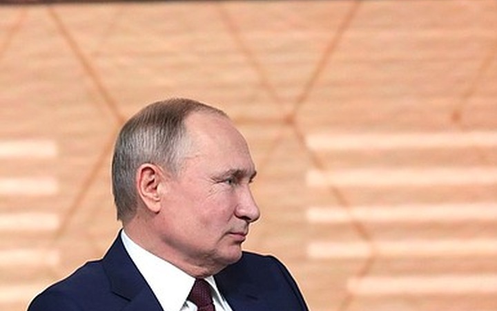 Путин: Мы мало уделяем внимания языкам, культуре и обычаям народов России