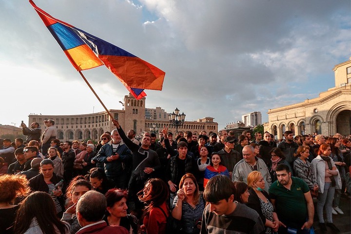 За или против протестов: эксперты о позиции российских армян