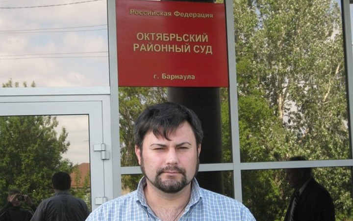 Следователи допросили подругу барнаульского нацбола, подозреваемого в терроризме из-за фото