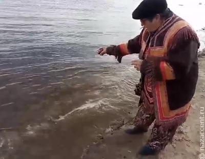 Старейшины коренных народов Якутии задобрили реку Лена