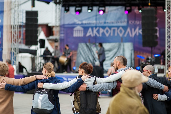 Москвичей научат танцевать сиртаки на осеннем фестивале греческой культуры
