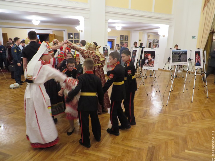 Выставка "Дети России" на церемонии "Горячее сердце" - Национальный акцент
