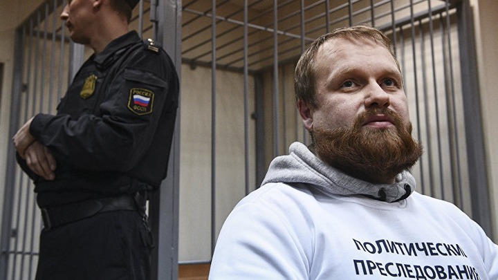 Суд признал законным продление домашнего ареста националиста Демушкина