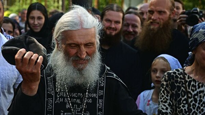 Лишенный сана священник решил провести крестный ход в Свердловской области