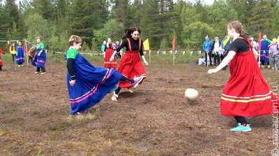 Турнир по традиционному женскому футболу провели на летних саамских играх в Ловозере