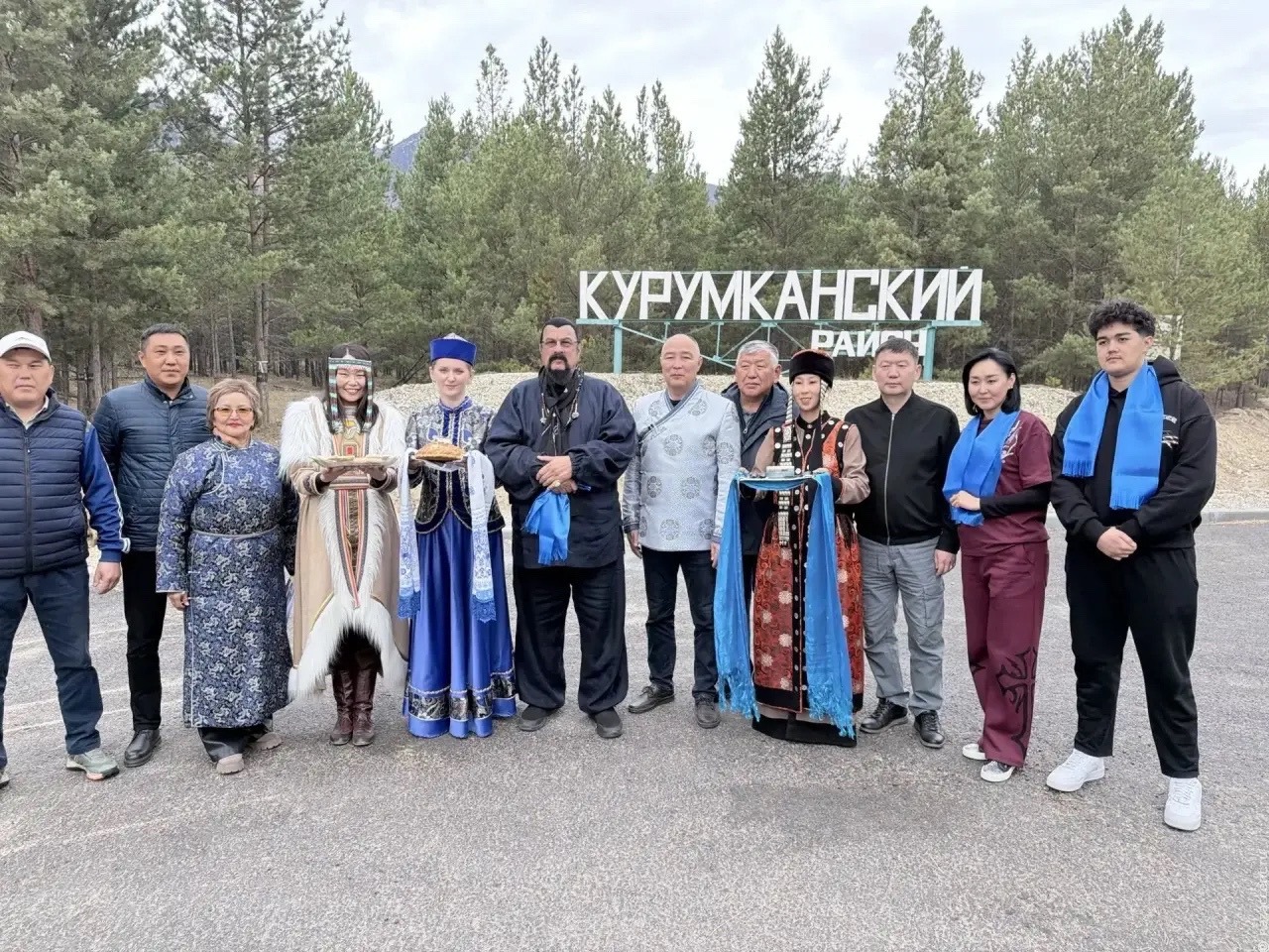 Стивен Сигал познакомился с эвенкийской культурой