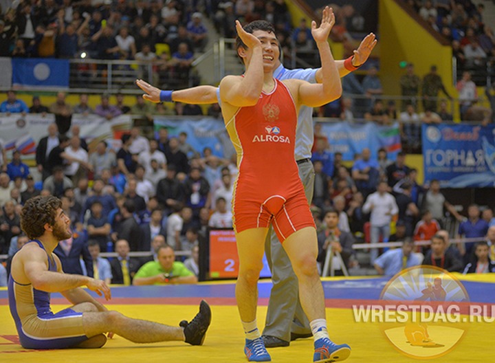 Поединок якутского и дагестанского борцов на чемпионате России чуть не закончился массовой дракой