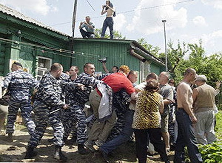 Арестованный лейтенант, отпустивший участника массовой межнациональной драки, уволен вместе с помощником и дежурным