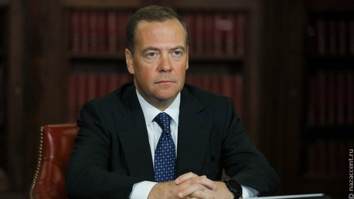 Медведев попросил регионы заняться "анклавами мигрантов" на окраинах городов